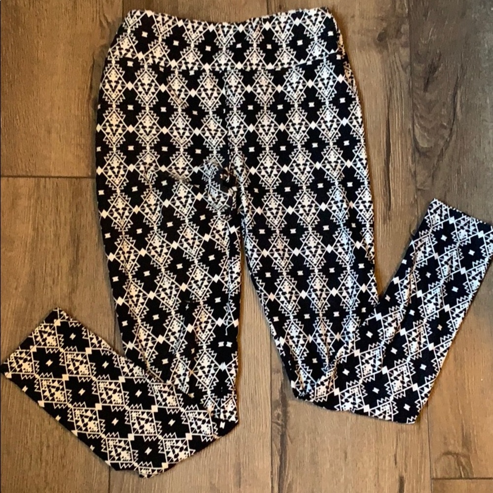 Black and white Aztec design LuLaRoe leggings